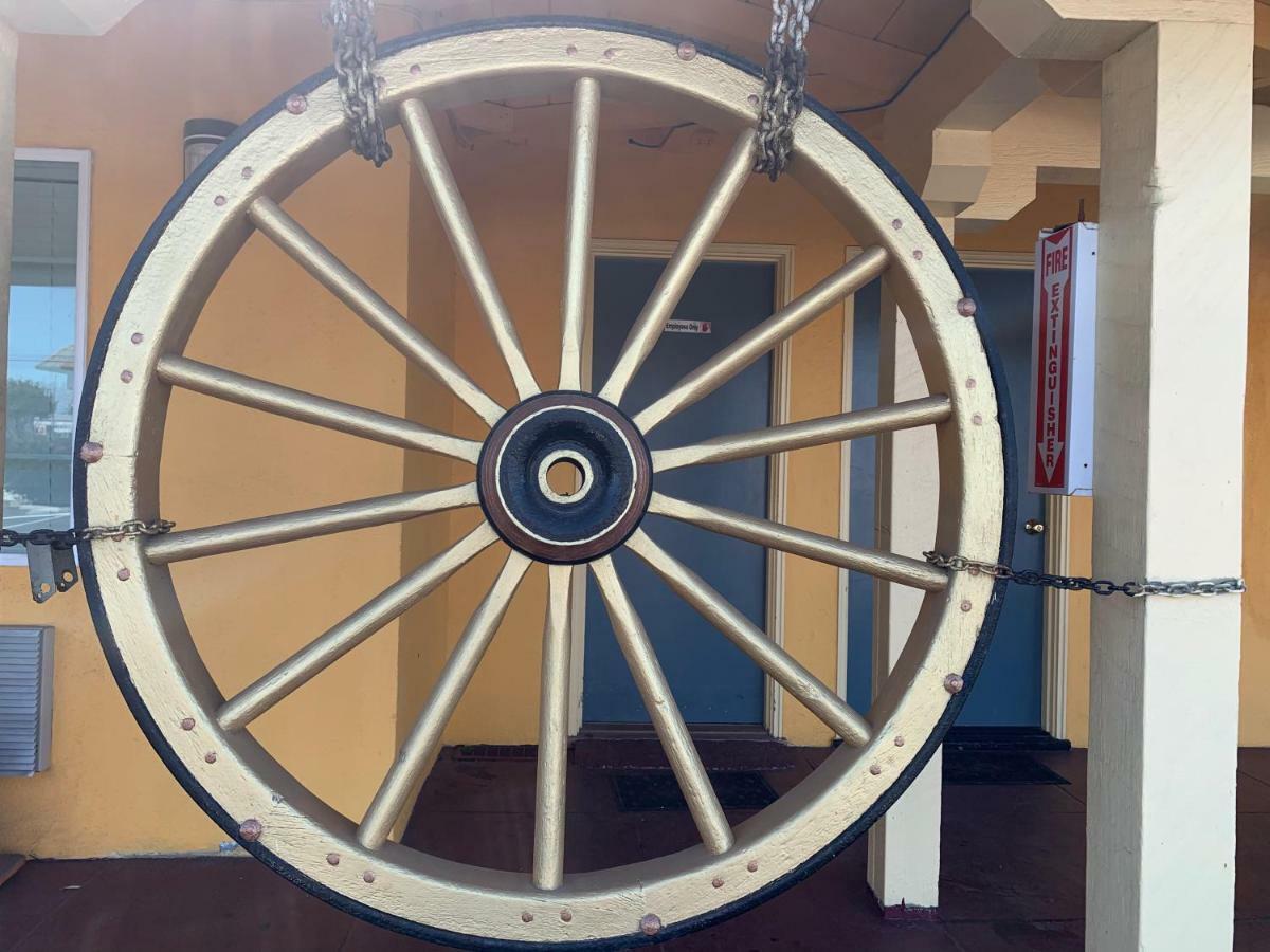 Wagon Wheel Motel Салинас Экстерьер фото